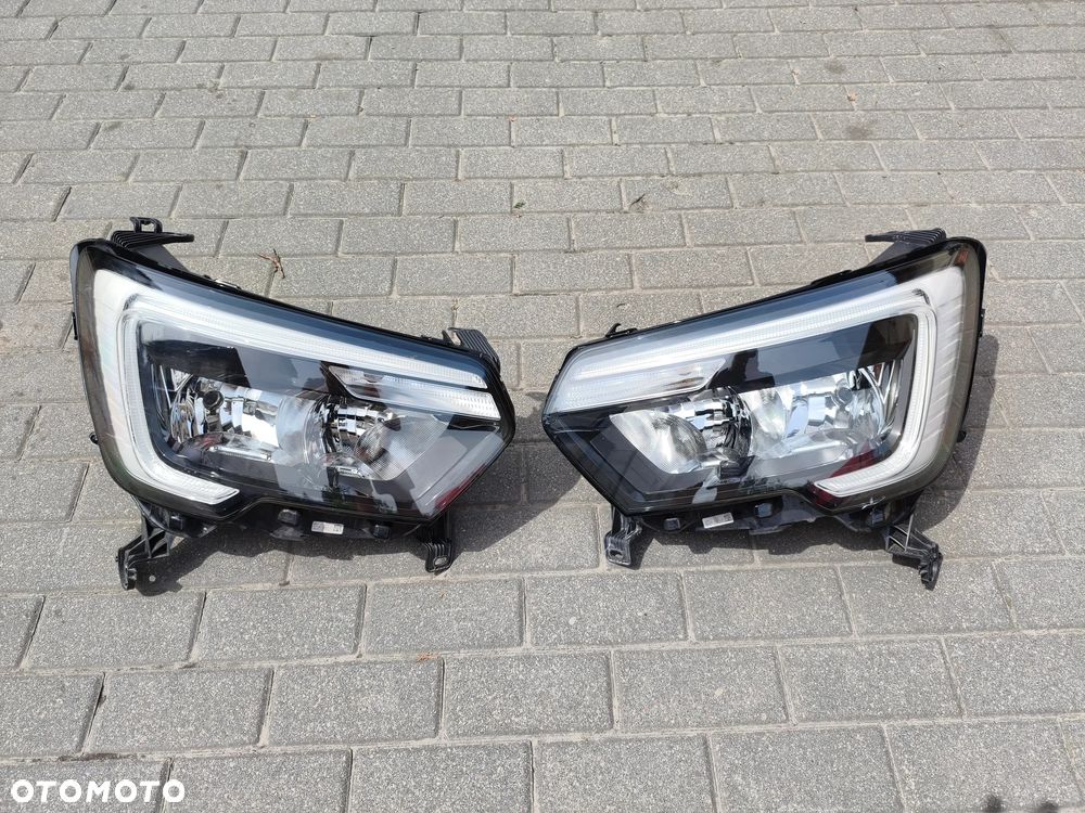 Lampy przednie Renault Master - 1