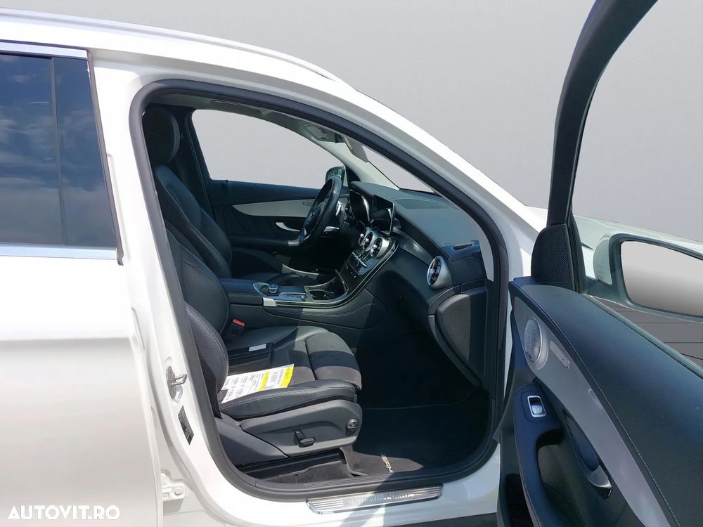 Mercedes-Benz GLC 300 e 4Matic 9G-TRONIC AMG Line - 12