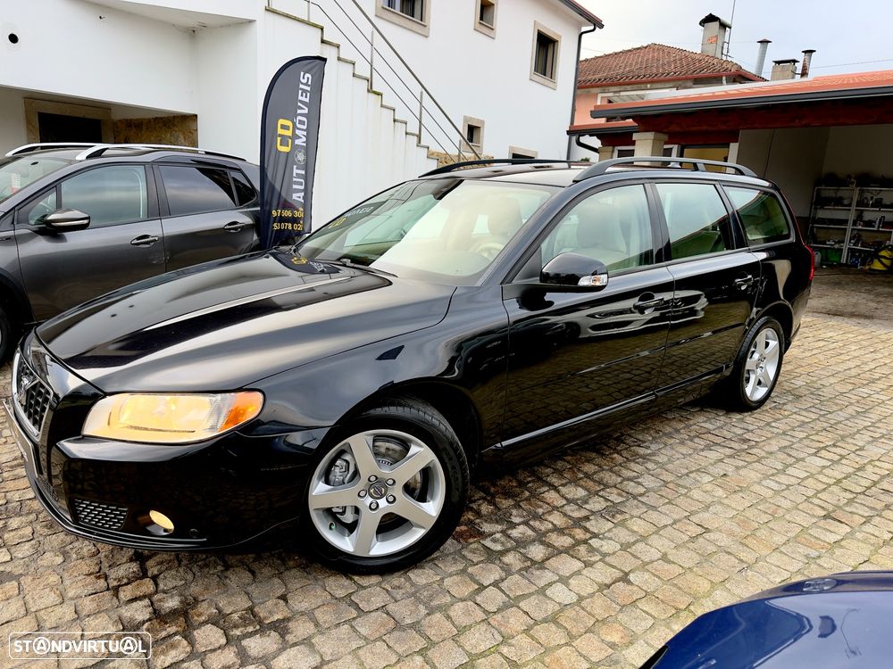 Volvo V70 2.4 D5 Momentum - 2