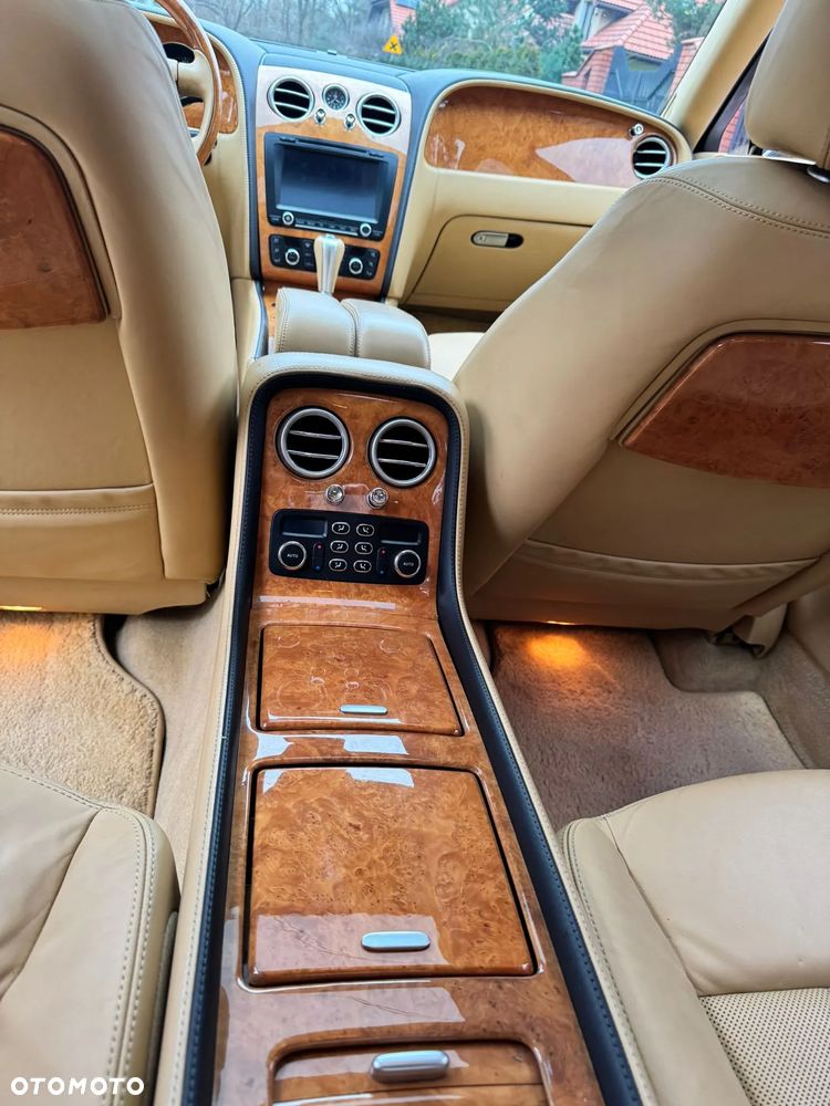 Bentley Flying Spur - 24