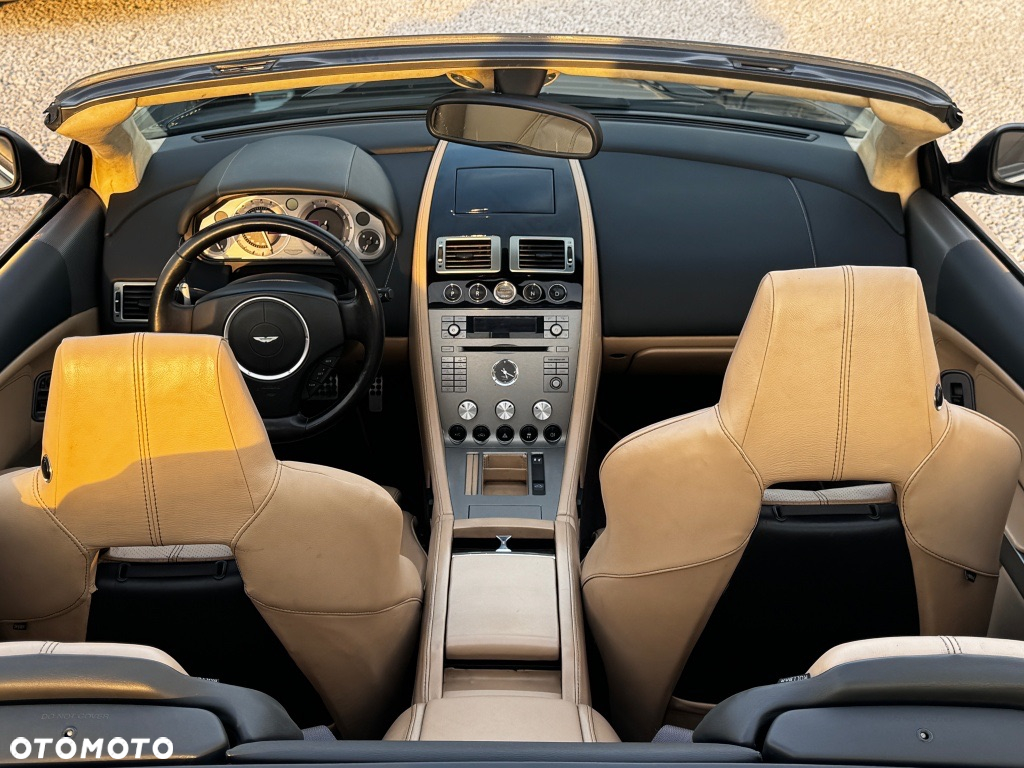 Aston Martin DB9 - 18