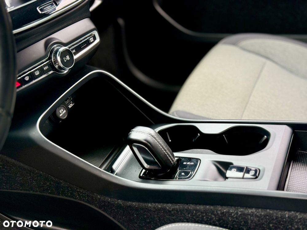 Volvo XC 40 T5 Plug-In Hybrid Momentum Pro - 8