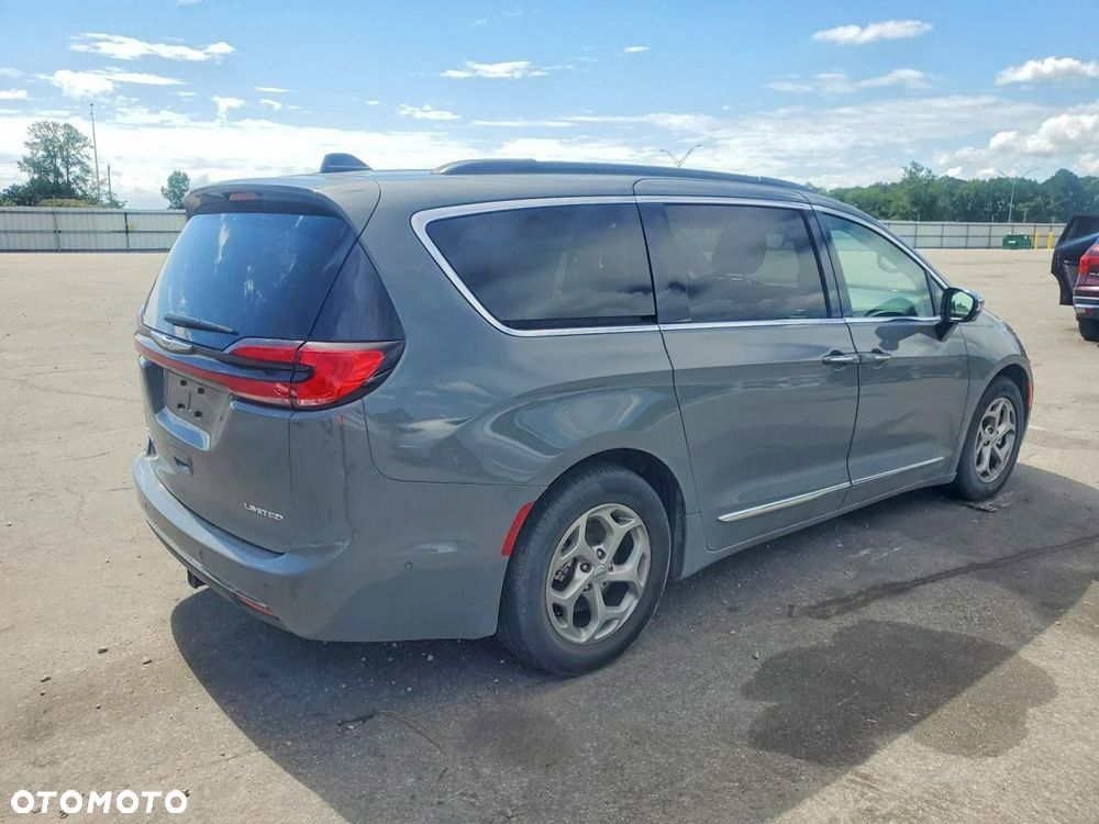 Chrysler Pacifica - 4