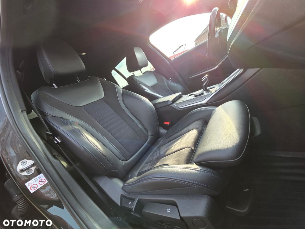 BMW Seria 3 320d xDrive Edition M Sport Shadow - 12