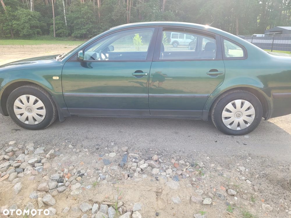 Volkswagen Passat 1.6 Comfortline - 2
