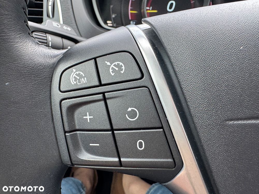 Volvo V40 D4 Geartronic Momentum - 24