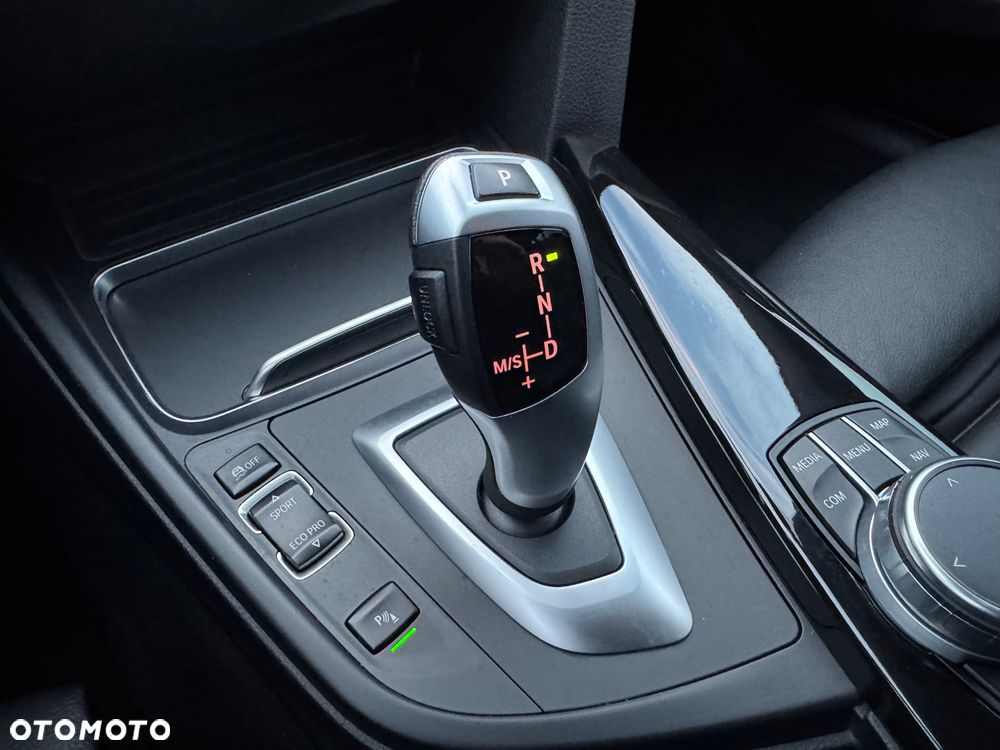 BMW Seria 3 318i GPF M Sport Shadow - 17