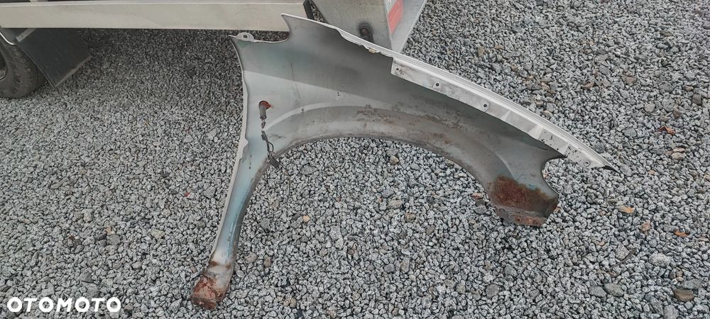 Błotnik lewy Chrysler Voyager IV 01-07 - 2