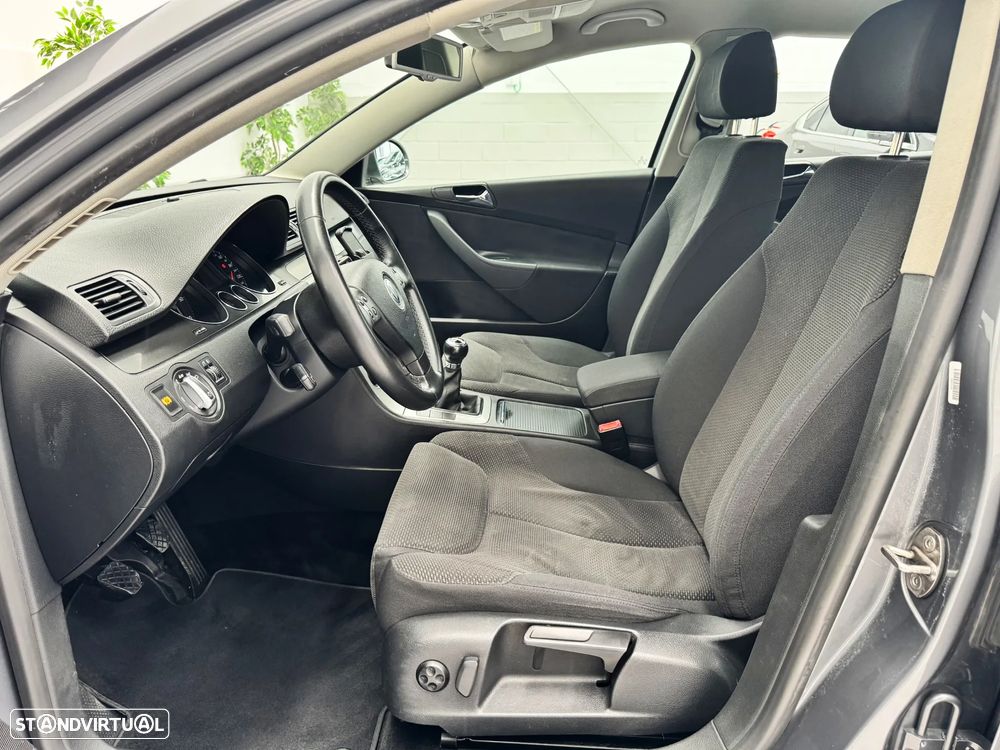 VW Passat 2.0 TDI Confortline - 17