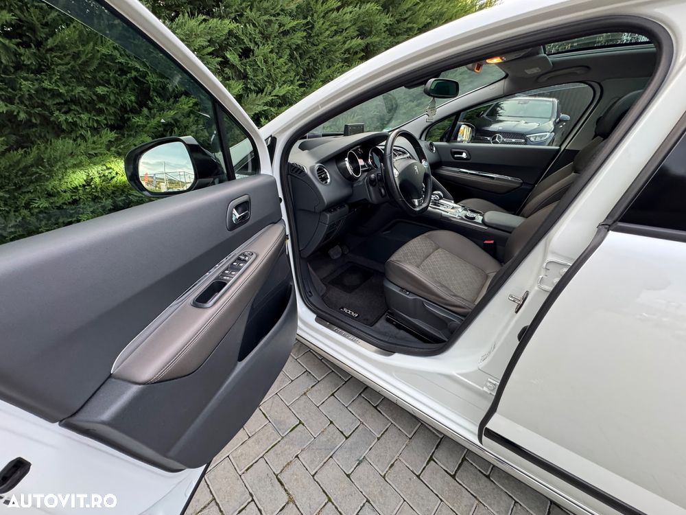 Peugeot 3008 Hybrid4 - 13