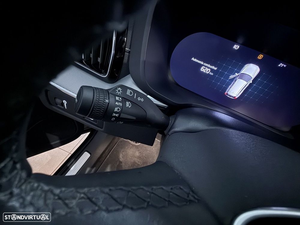 Volvo XC 60 2.0 B4 R-Design Geartronic - 17