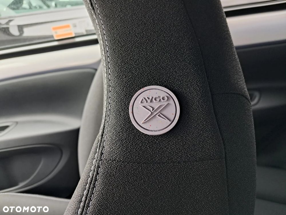 Toyota Aygo X Hybrid 1.5 Style e-CVT - 16