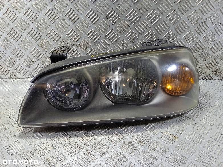 LAMPA PRAWA PRZEDNIA HYUNDAI ELANTRA - 1