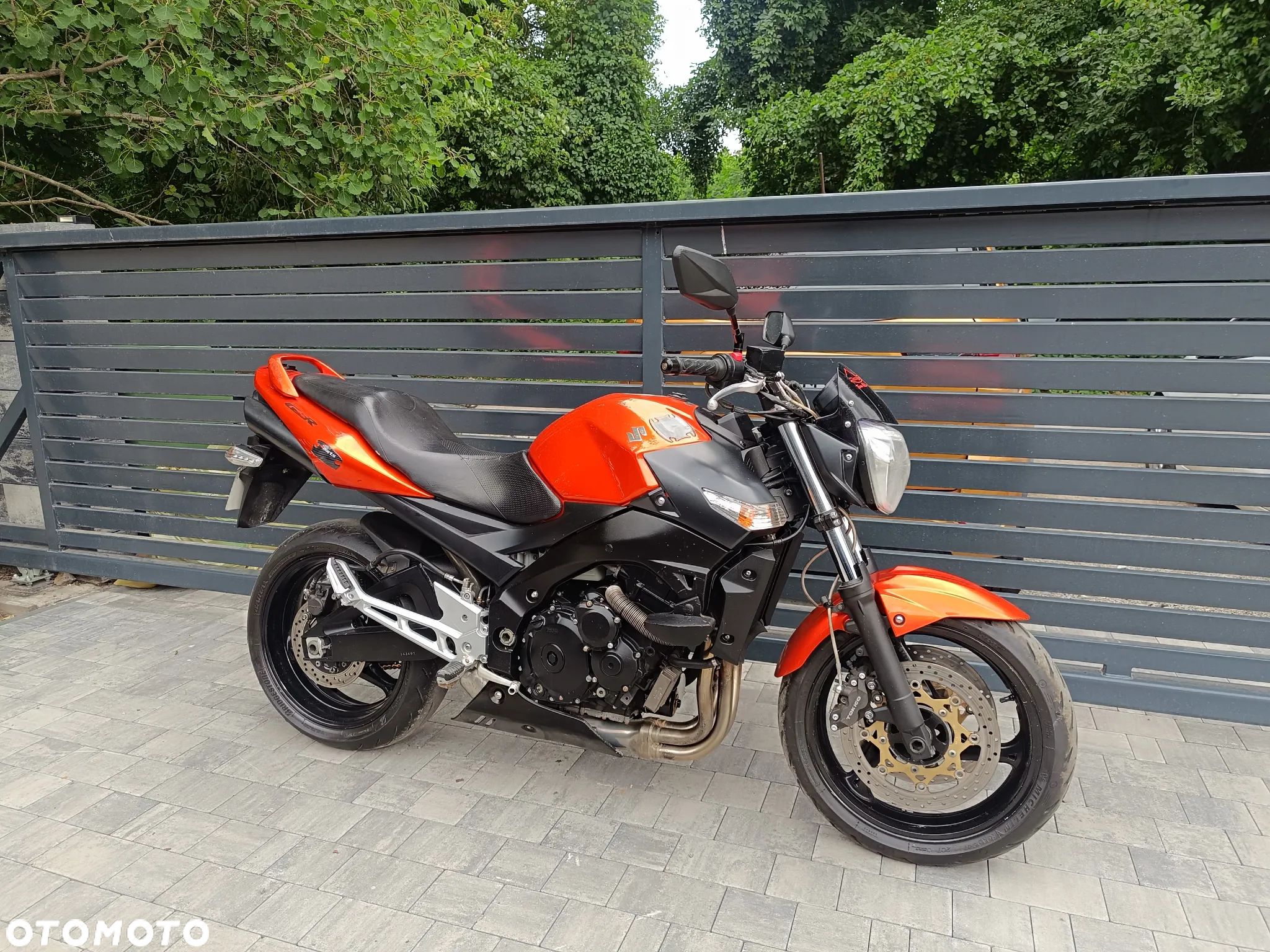 Suzuki GSR - 1