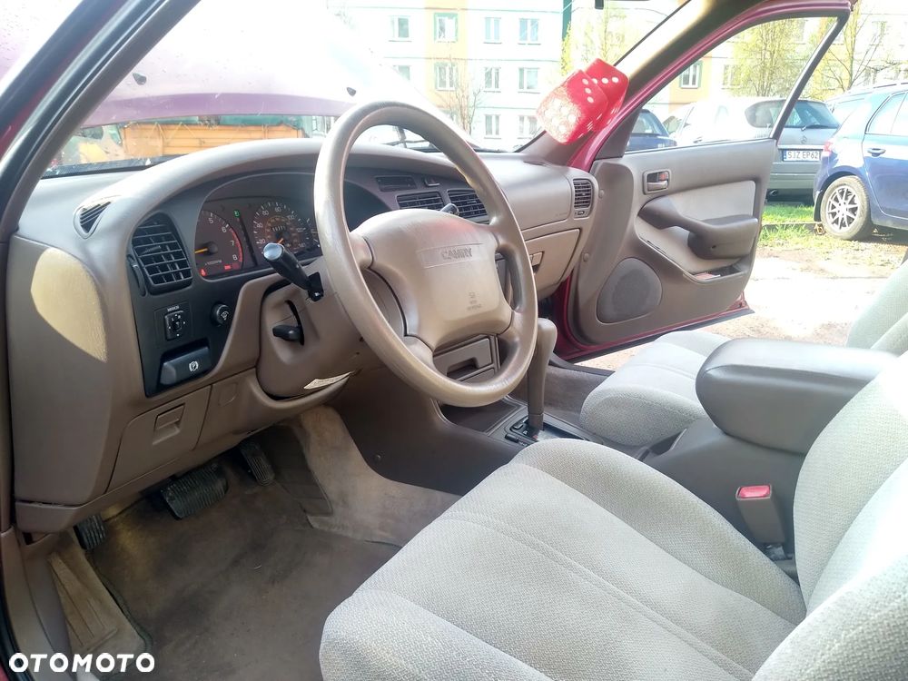 Toyota Camry 3.0 V6 LE - 11