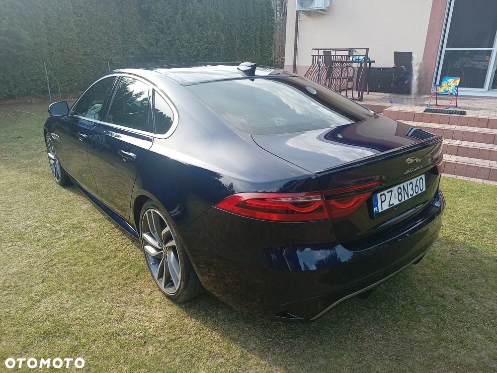 Jaguar XF P250 R-Dynamic SE - 21