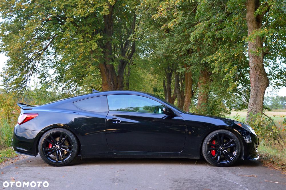 Hyundai Genesis Coupe - 8