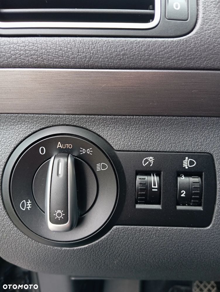 Volkswagen Touran 1.6 TDI DPF BlueMot Trendline - 13