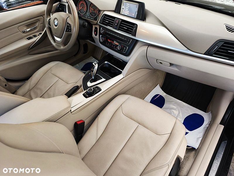 BMW Seria 3 320i Modern Line - 38