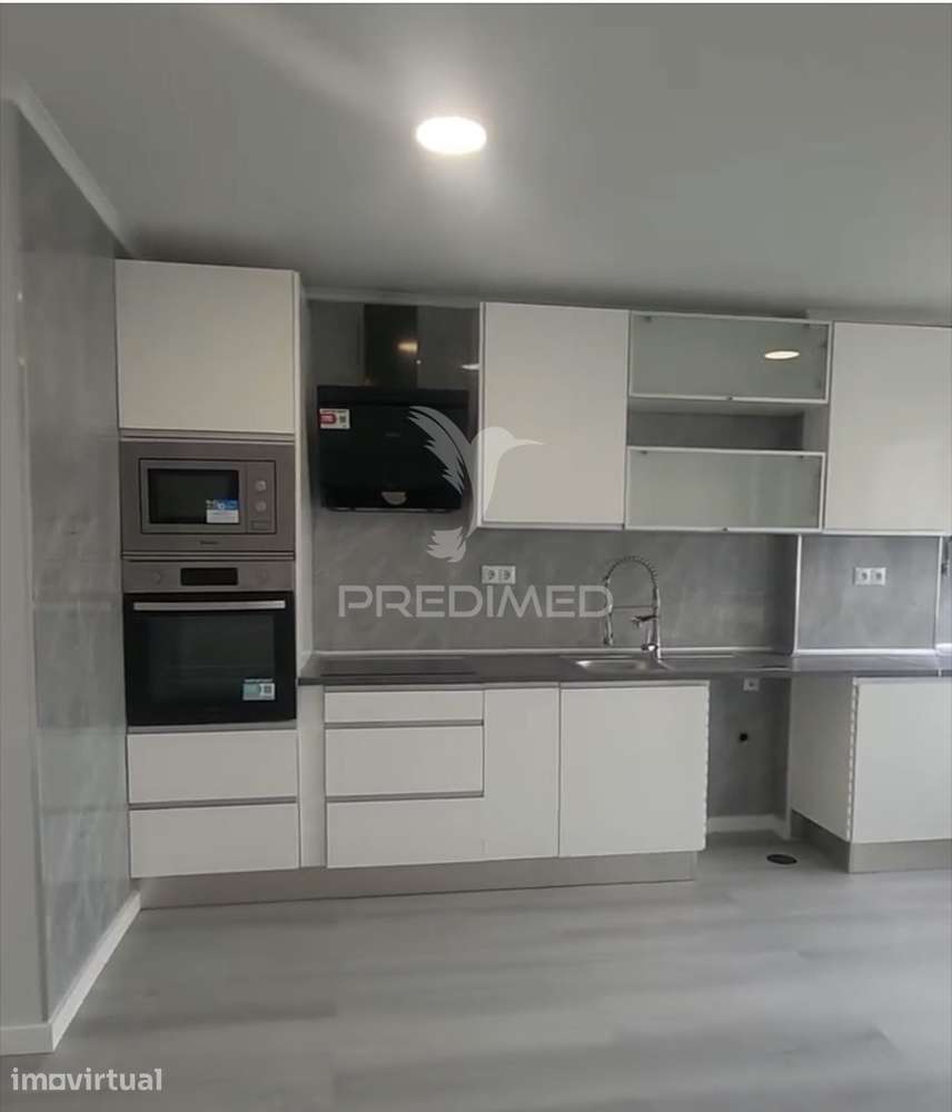 Apartamento T2 em Oeiras – Com Varanda, Arrecadação e Excelente Loc... - Grande imagem: 4/36