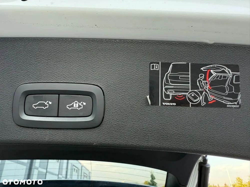 Volvo XC 40 B5 B AWD Ultimate Bright - 19
