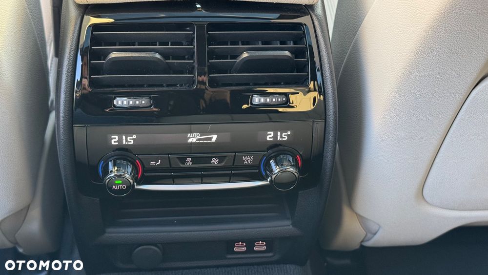 BMW Seria 5 540d xDrive Touring M Sport Edition - 12