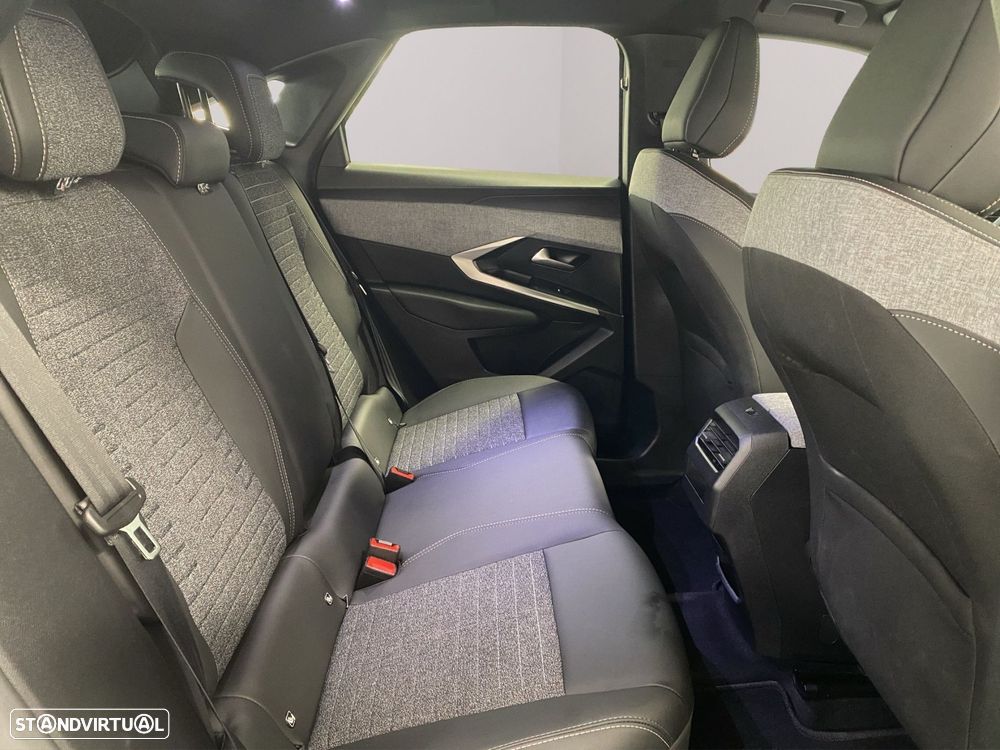 Peugeot 3008 1.2 Hybrid Allure e-DCS6 - 19