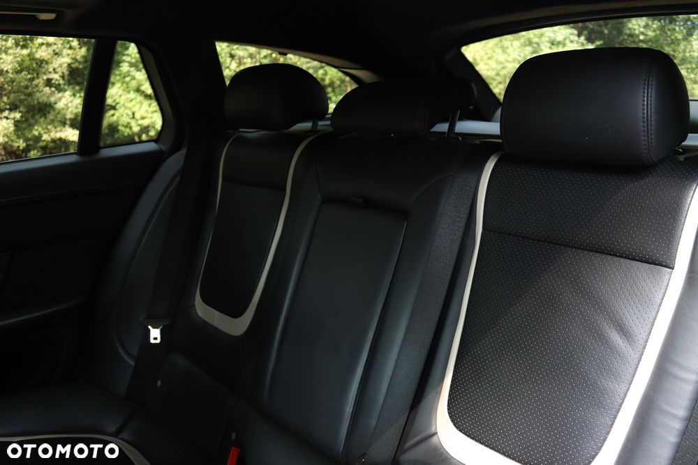 Jaguar XF 3.0 V6 D Portfolio - 11