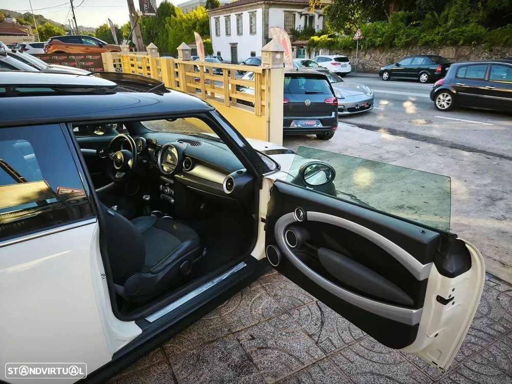 MINI 3 Portas Cooper D - 17