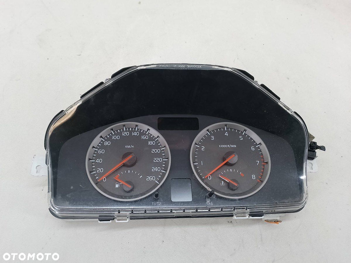 LICZNIK VOLVO V50 30786343 2.4 - 1