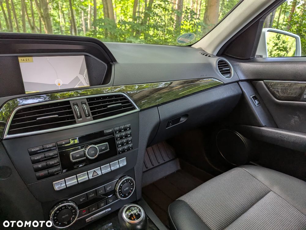 Mercedes-Benz Klasa C 200 CGI BlueEff Avantgarde - 8