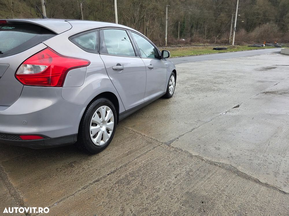 Ford Focus 1.6 TDCi DPF SYNC Edition - 17