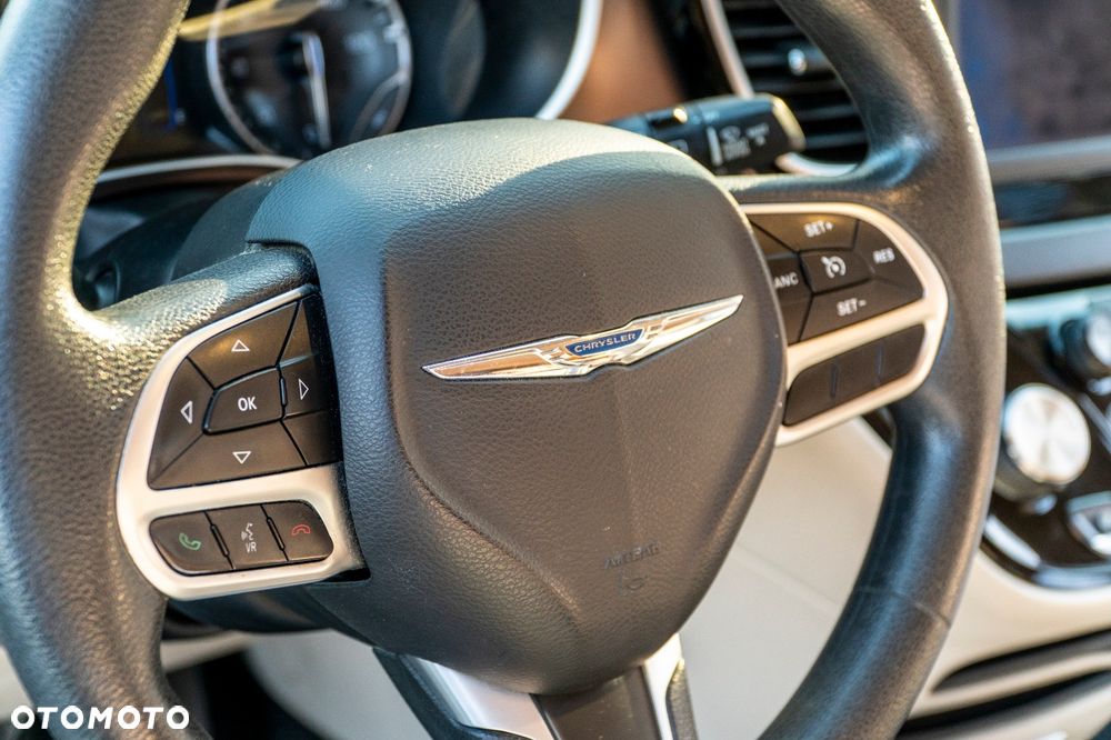 Chrysler Pacifica - 10