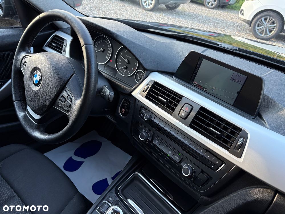 BMW Seria 3 320d Touring - 27