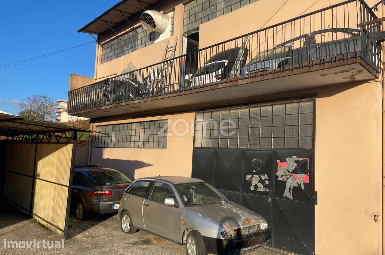 Prédio para Reabilitação em Zona ARU no Centro de Oliveira de Azemé... - Grande imagem: 2/15