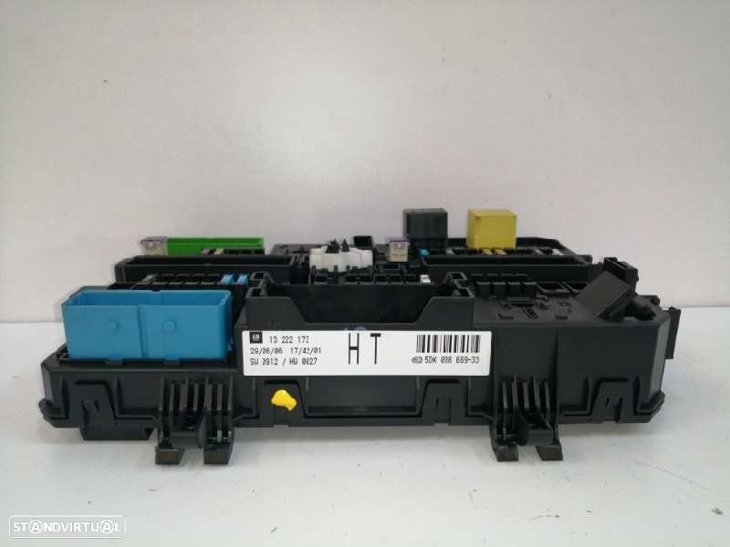CAIXA RELÉS / FUSÍVEIS OPEL ASTRA H GTC 2006 -13222173 - 3