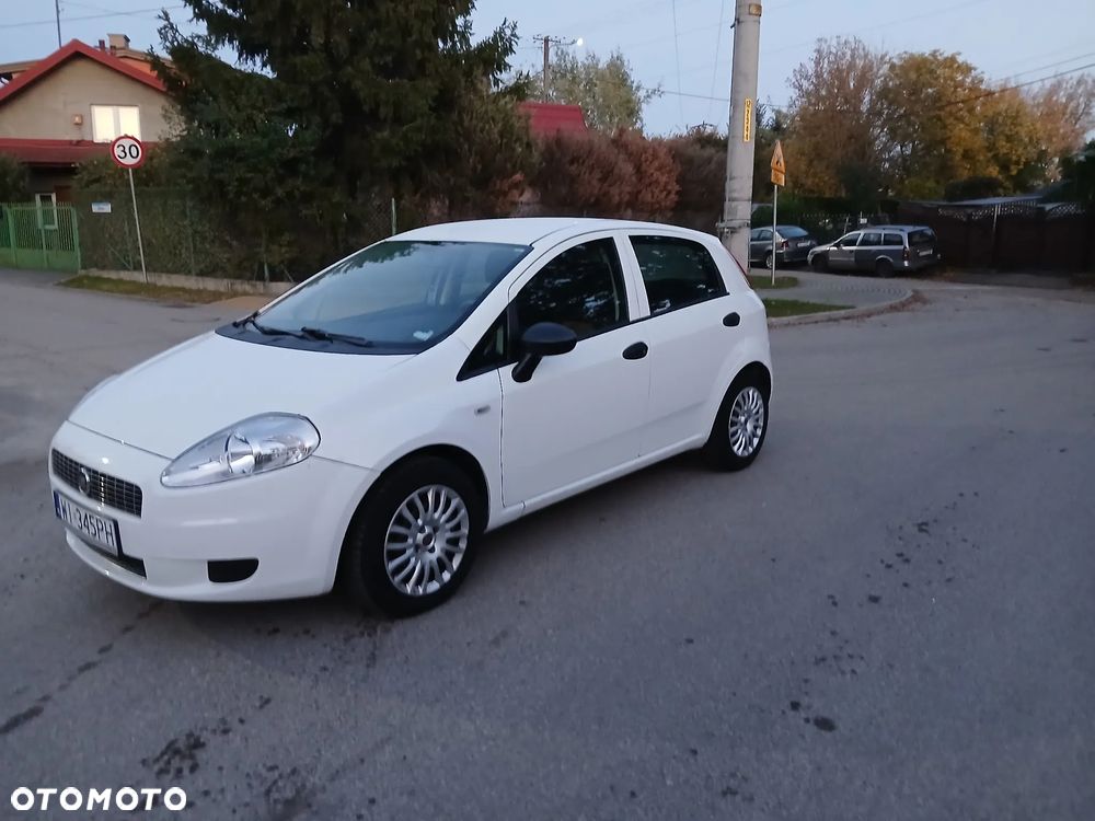 Fiat Punto 2009 photo 2