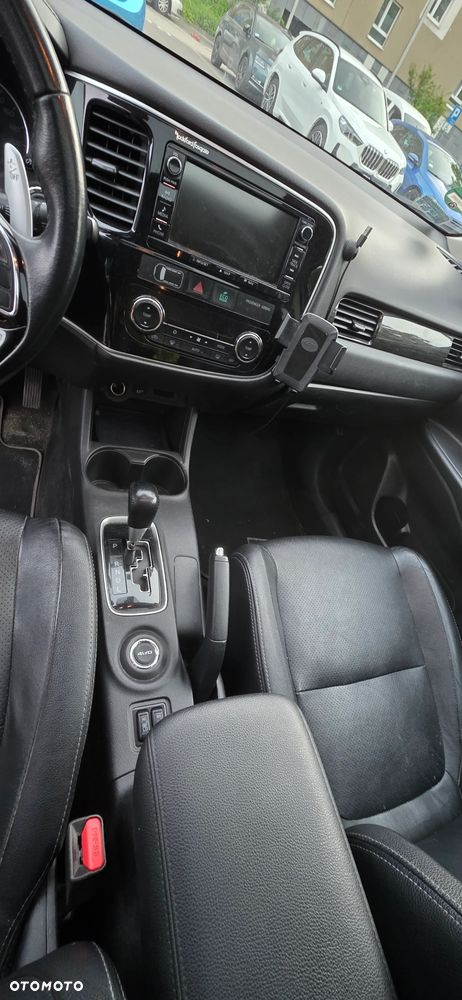Mitsubishi Outlander 2.0 Instyle Navi 4WD CVT - 8