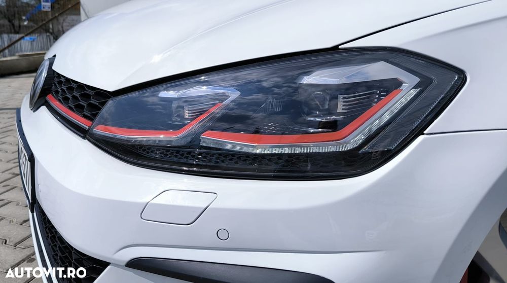 Volkswagen Golf - 15