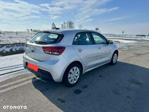 Kia Rio 1.2 L - 9