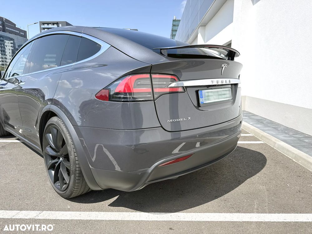 Tesla Model X - 14