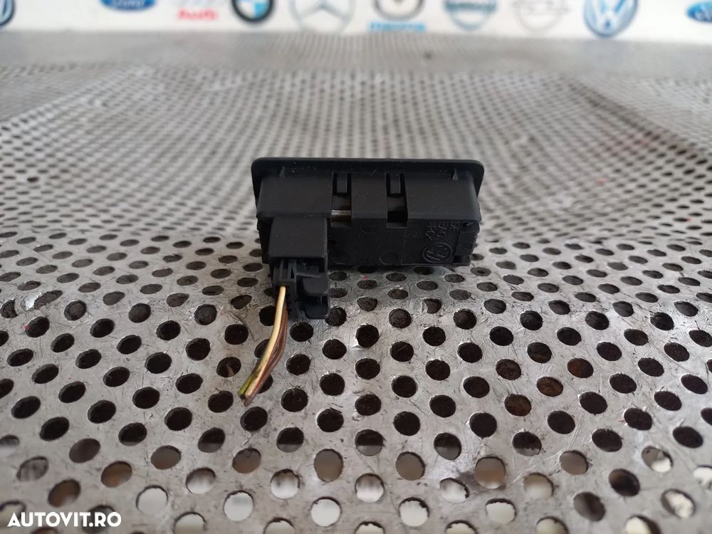 Buton Inchidere Portbagaj Soft Close Haion Hayon Audi A8 4H D4 An 2010-2011-2012-2013-2014-2015-2016-2017 Dezmembrez Audi A8 4H D4 3.0 Tdi Quattro Motor CDT Cutie MXU Volan Stanga - Dezmembrari Arad - 7