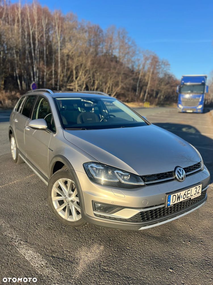 Volkswagen Golf - 1