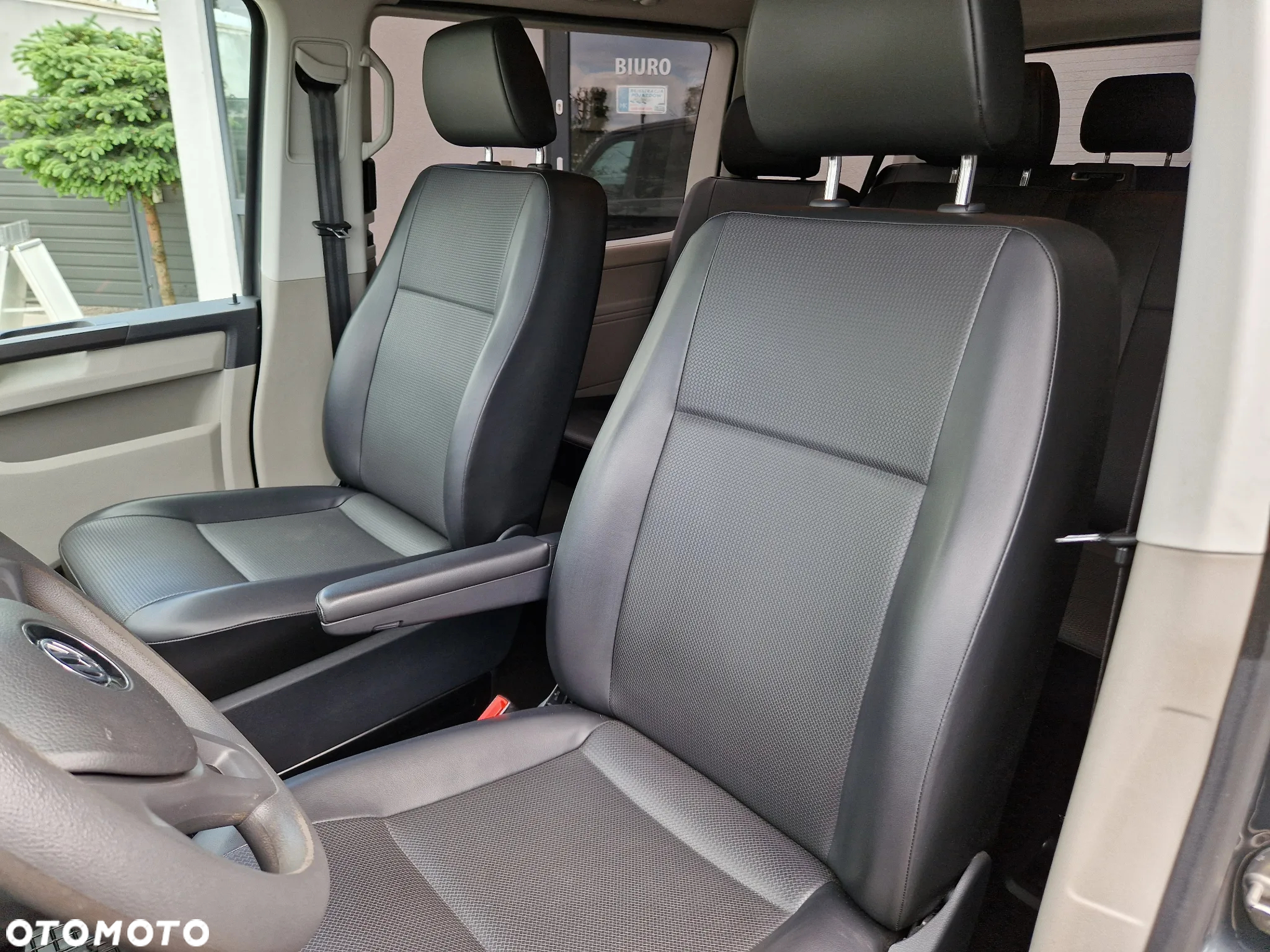 Volkswagen Caravelle - 8