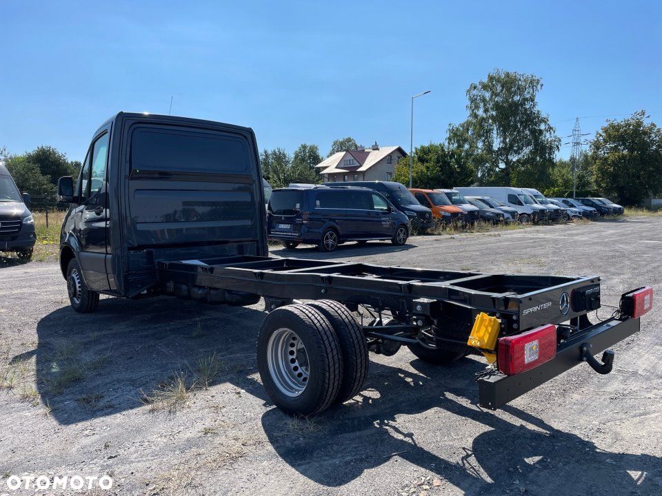 Mercedes-Benz Sprinter - 4
