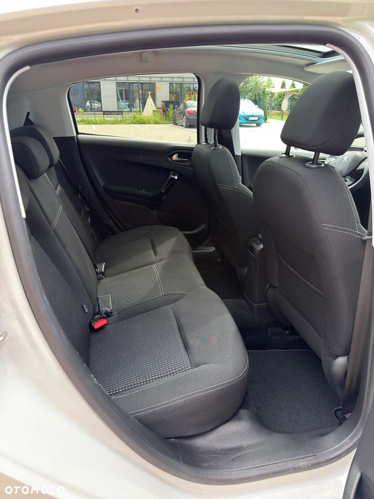 Peugeot 208 1.2 PureTech Allure S&S EAT6 - 12