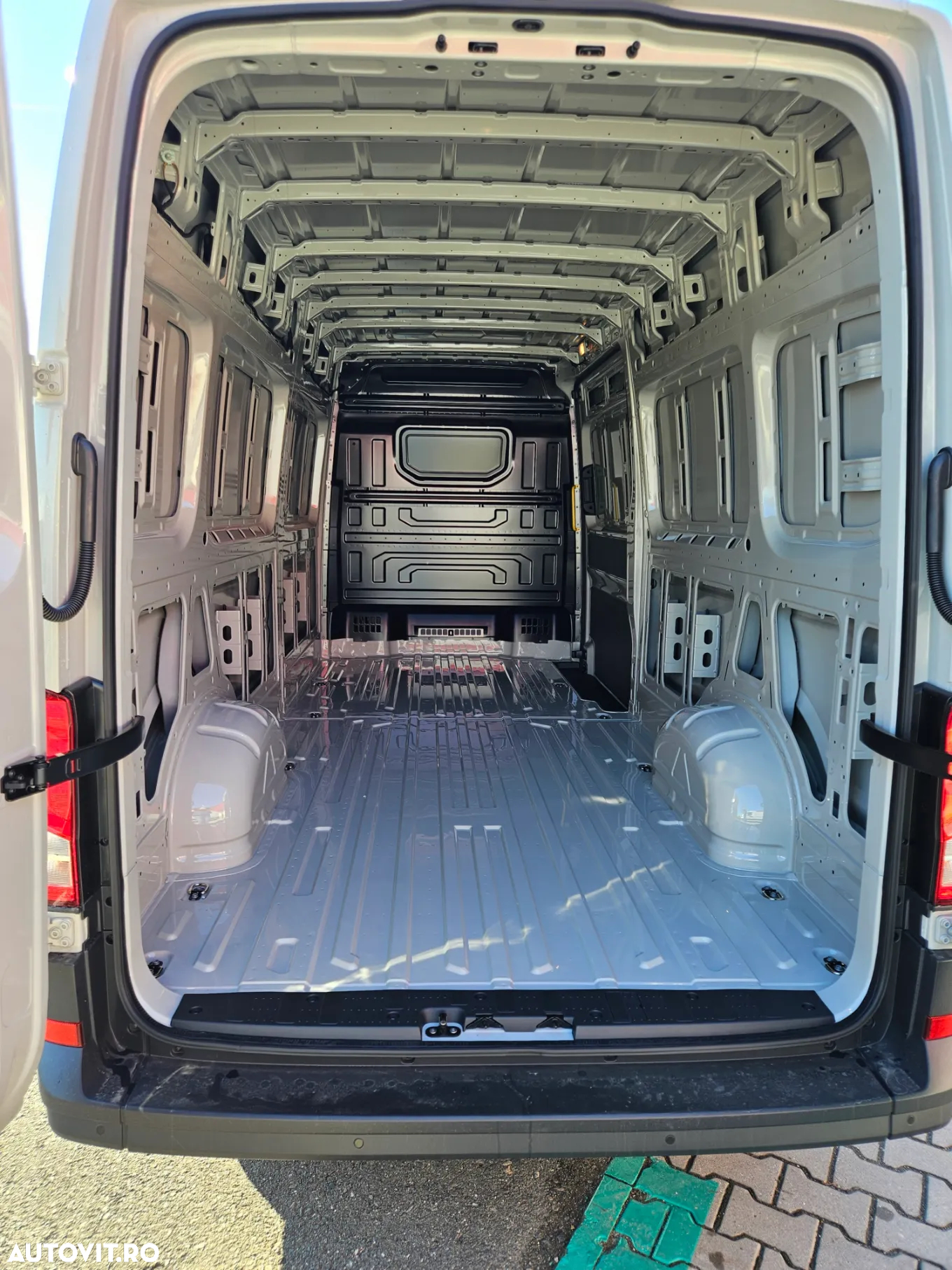 Volkswagen CRAFTER L4H3 - 6