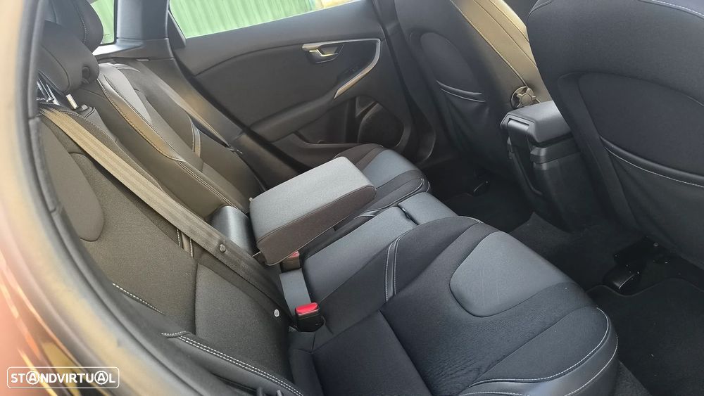 Volvo V40 1.6 D2 Eco Momentum - 8