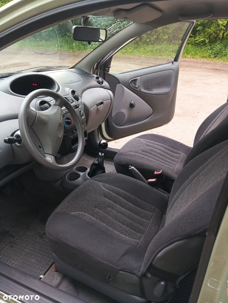 Toyota Yaris 1.0 Base - 8