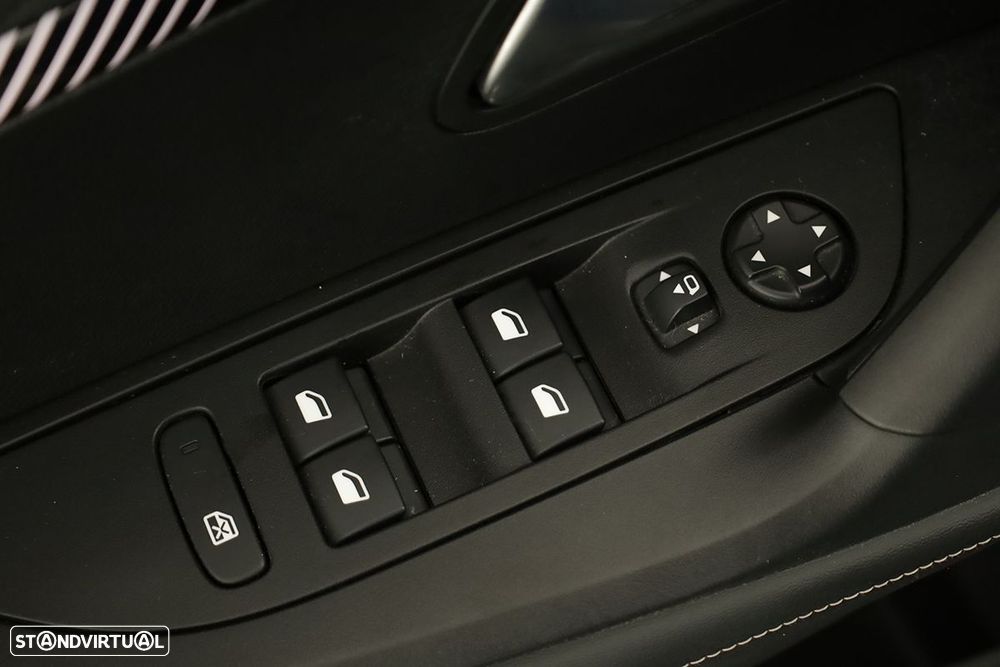 Peugeot 2008 1.2 PureTech Allure EAT8 - 21
